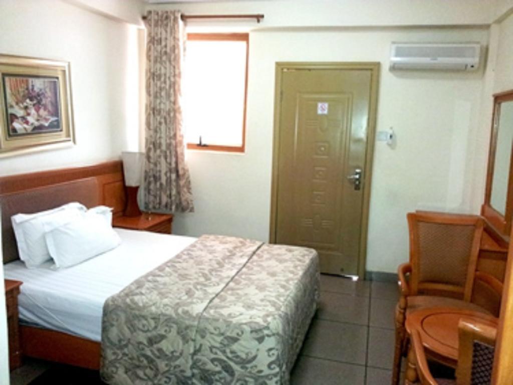 Sunset Hotel Kumasi Oda fotoğraf
